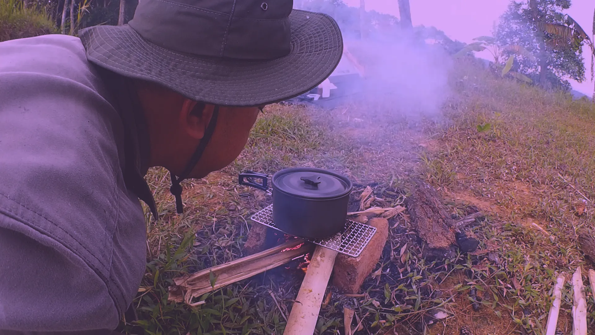 Menanak Nasi.