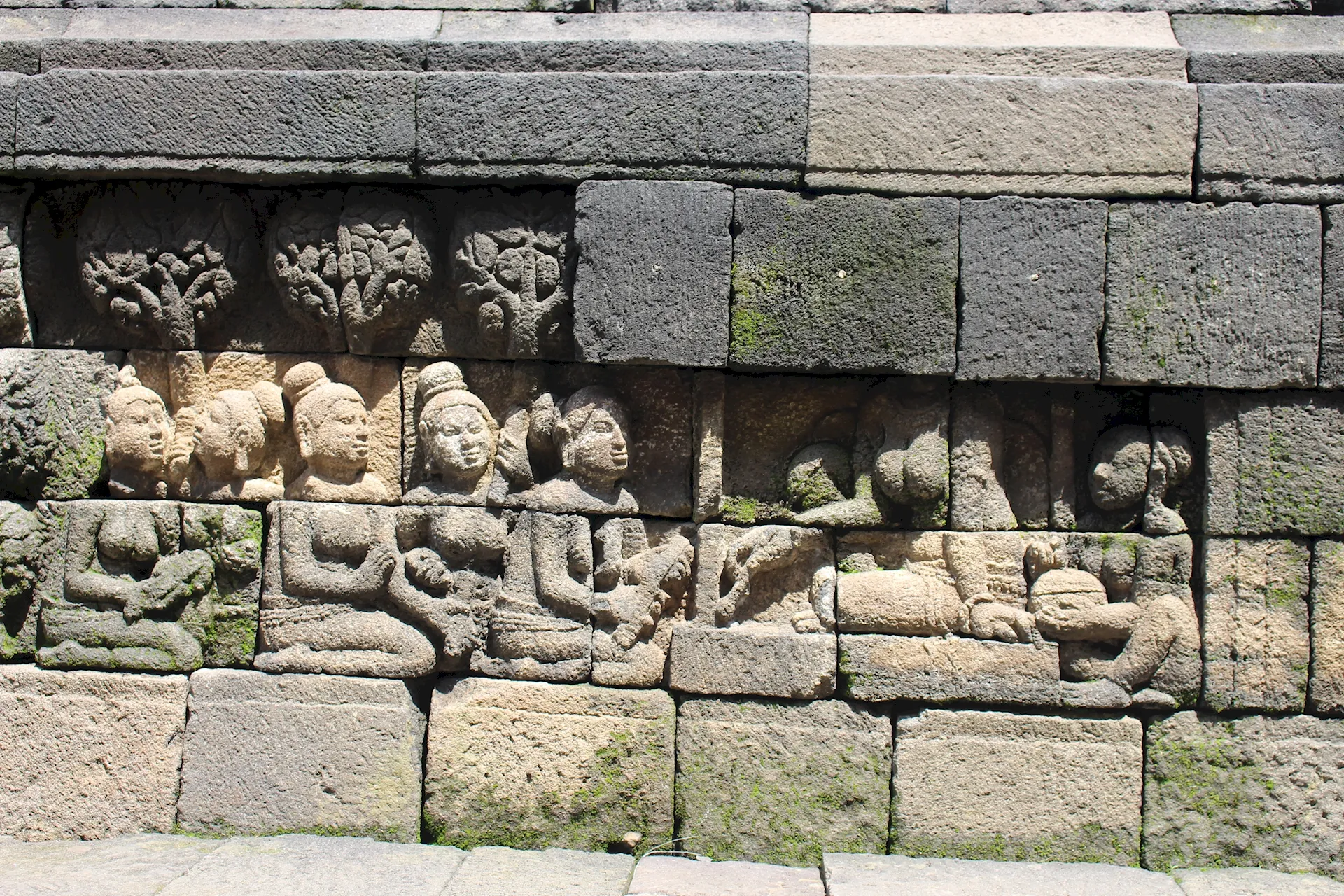 Salah satu bagian Relief di Candi Borobudur.